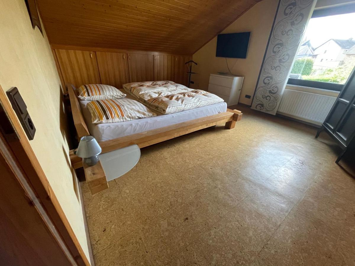 Ferienwohnung Zum Nuerburgring Munk Esterno foto