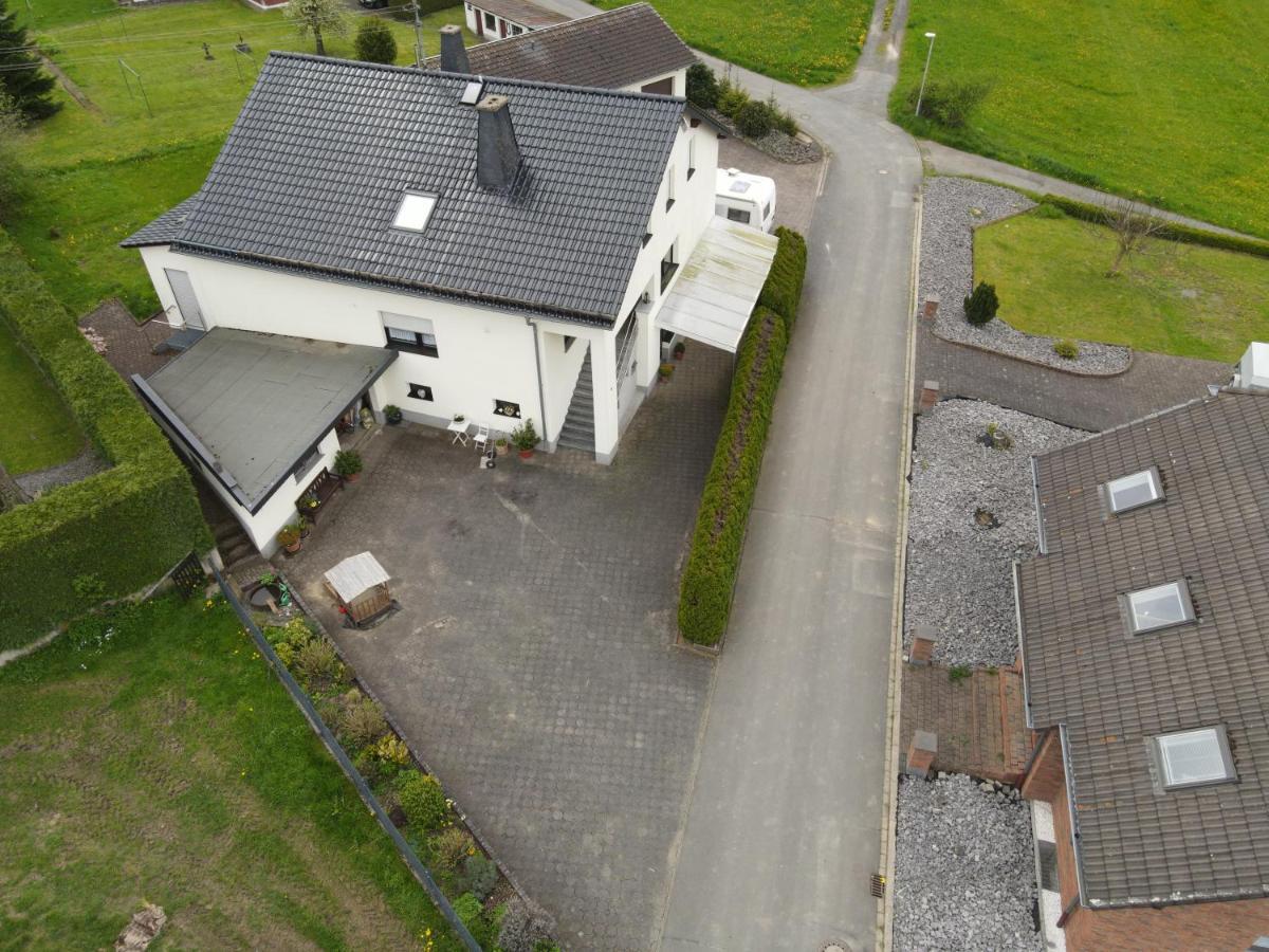 Ferienwohnung Zum Nuerburgring Munk Esterno foto